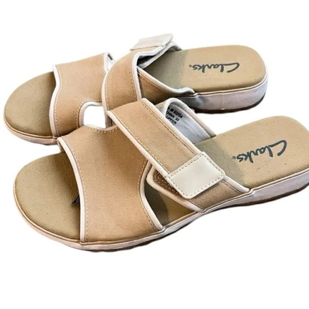 Clarks | England Canvas Adjustable Strap Comfort Sandals | 8